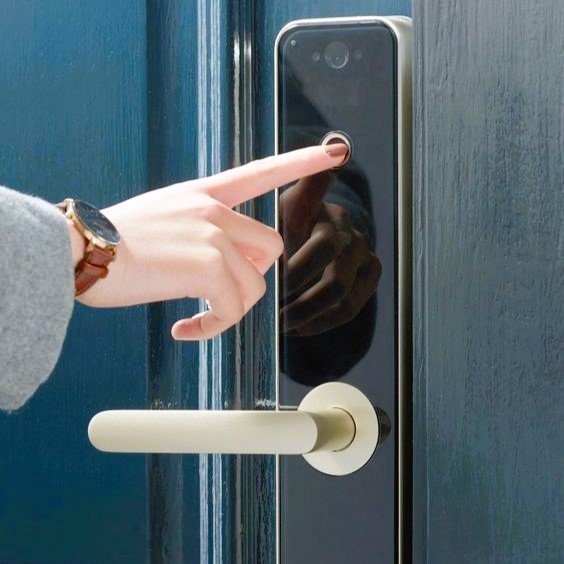 درب آلومینیومی مجهز به سنسور