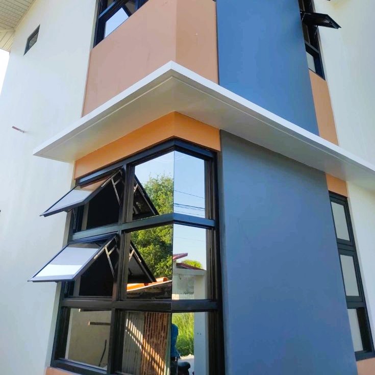 پنجره آلومینیومی با شیشه دودی