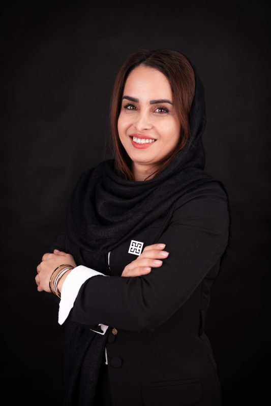 لعیا قاسمی مسئول امور پشتیبانی و مالی شرکت حکمت